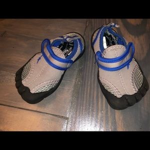 Kids toe shoes
